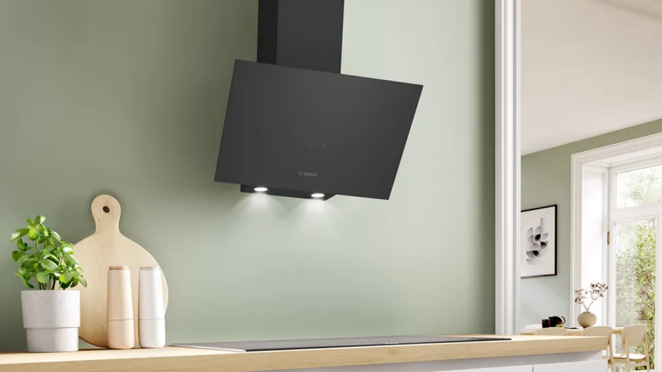 Bosch Serie 2 Duvar Tipi Davlumbaz 60 cm Siyah Cam, Siyah - DWK64PJ60T