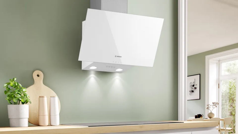 Bosch Serie 2 Duvar Tipi Davlumbaz 60 cm Beyaz Cam Yüzey, Beyaz - DWK63PJ20T